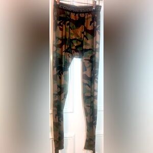Compression Camo Leggings Men’s Size Approx. Waist measurement inside